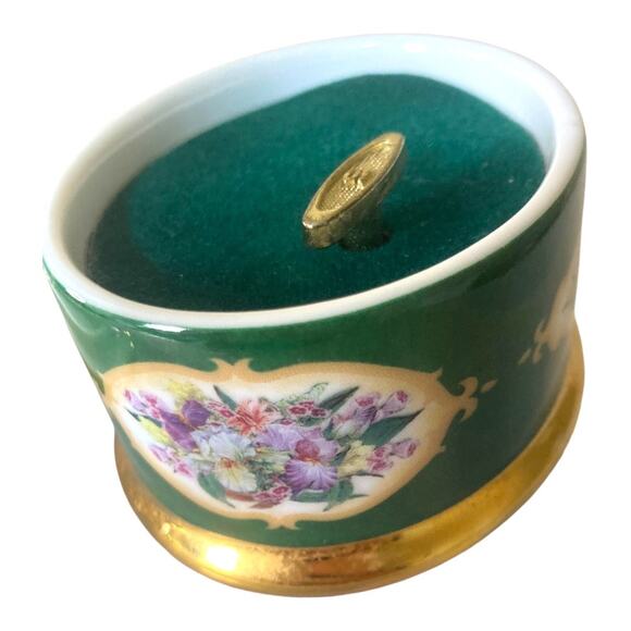 Vintage Porcelein Music Box by Lena Liu Cherished 2" tall x 4" wide - Picture 10 of 14